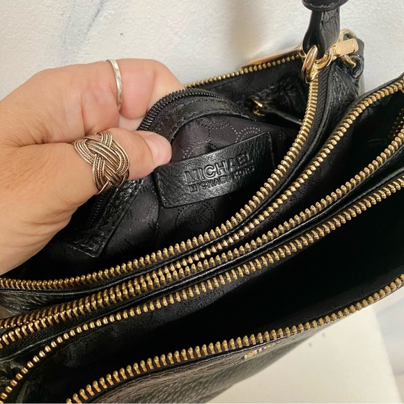 Michael KORS triple layer black leather cross body bag w gold & build in wallet - Picture 8 of 16